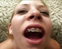 Teen dziwka ur dla Oral i połykania spermy