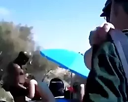 rogacz żona na plaży z wielu widzów