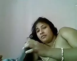 Desi indian bhabhi rozmowy trzymając penisa w ustach