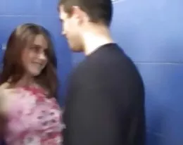 kurwa w publicznej toalecie