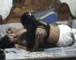Desi indian młoda żona gra z hubbys kogut