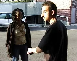 Interracial scenę z dziewczyna czarny i biały facet