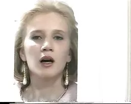 d pani idzie na siłownię.