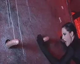 aliz deepthroats trzy ogromne fiuty w gloryhole