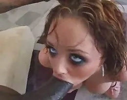 Katie koxl na ogromne cock czarny dla Wytryski w usta