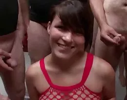 niemiecka brunetka w jej pierwszym gangbang