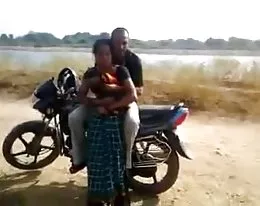 Desi para o numerek przy drodze a kolega filmy